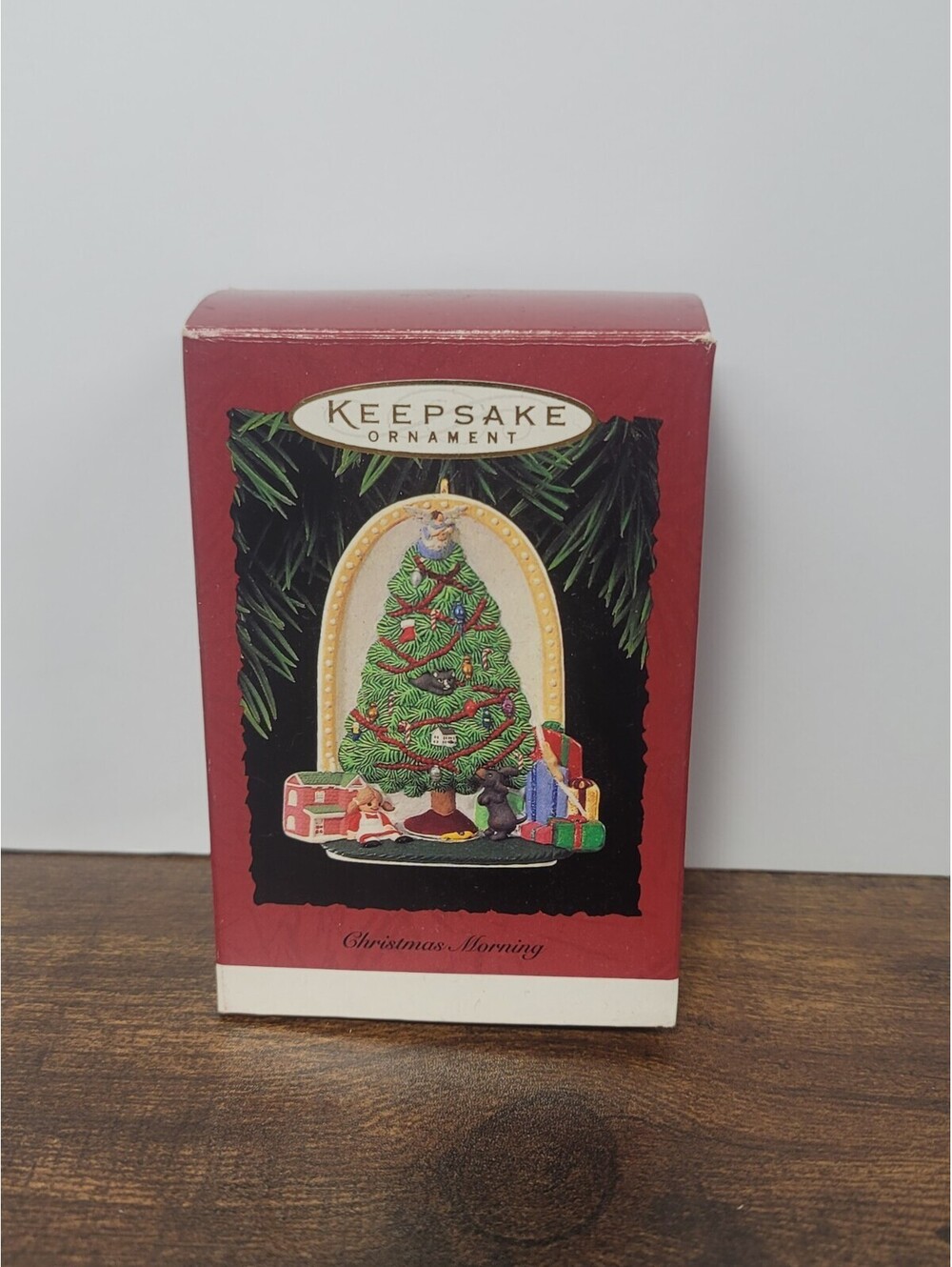 HALLMARK Keepsake 1995 CHRISTMAS MORNING ORNAMENT Presents Under Tree VTG V40